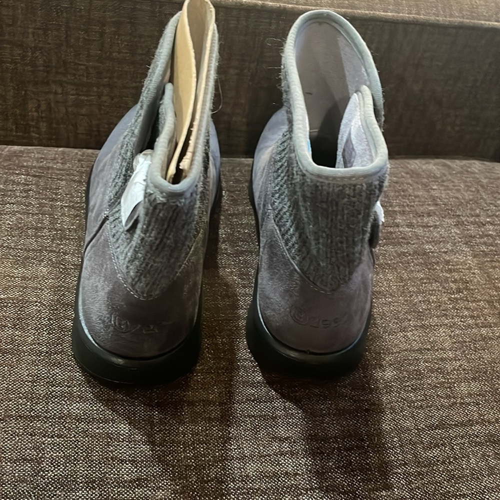 10W Bzees Gloria Boots (Dark Grey) NIB - Picture 4 of 14